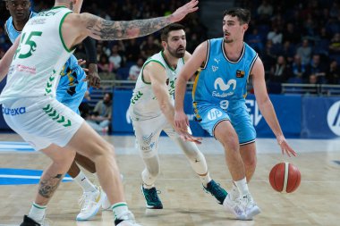 Movistar Estudiantes 'in oyuncusu, WiZink Center' da Movistar Estudiantes ile Amics Castello arasında oynanan LEB Oro Maçı sırasında görüldü. 21 Mart 2024 İspanya