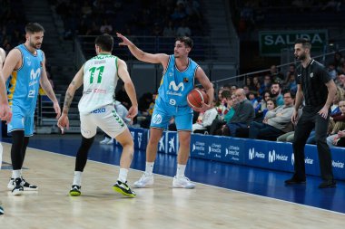 Movistar Estudiantes 'in oyuncusu, WiZink Center' da Movistar Estudiantes ile Amics Castello arasında oynanan LEB Oro Maçı sırasında görüldü. 21 Mart 2024 İspanya