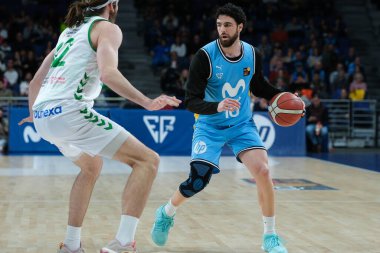 Movistar Estudiantes 'in oyuncusu, WiZink Center' da Movistar Estudiantes ile Amics Castello arasında oynanan LEB Oro Maçı sırasında görüldü. 21 Mart 2024 İspanya