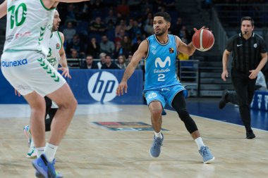 Movistar Estudiantes 'in oyuncusu, WiZink Center' da Movistar Estudiantes ile Amics Castello arasında oynanan LEB Oro Maçı sırasında görüldü. 21 Mart 2024 İspanya