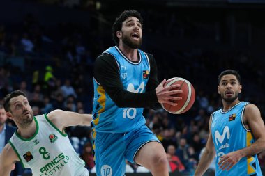 Movistar Estudiantes 'in oyuncusu, WiZink Center' da Movistar Estudiantes ile Amics Castello arasında oynanan LEB Oro Maçı sırasında görüldü. 21 Mart 2024 İspanya