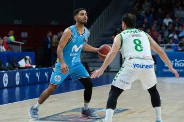 Movistar Estudiantes 'in oyuncusu, WiZink Center' da Movistar Estudiantes ile Amics Castello arasında oynanan LEB Oro Maçı sırasında görüldü. 21 Mart 2024 İspanya