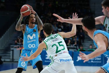 Movistar Estudiantes 'in oyuncusu, WiZink Center' da Movistar Estudiantes ile Amics Castello arasında oynanan LEB Oro Maçı sırasında görüldü. 21 Mart 2024 İspanya