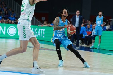 Movistar Estudiantes 'in oyuncusu, WiZink Center' da Movistar Estudiantes ile Amics Castello arasında oynanan LEB Oro Maçı sırasında görüldü. 21 Mart 2024 İspanya