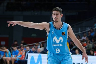 Movistar Estudiantes 'in oyuncusu, WiZink Center' da Movistar Estudiantes ile Amics Castello arasında oynanan LEB Oro Maçı sırasında görüldü. 21 Mart 2024 İspanya