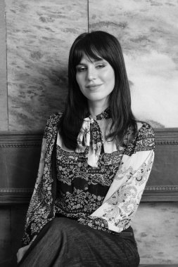 Emi Huelva, 'Mis Ganas Ganan' belgeselinin sunumu sırasında 1 Nisan 2024 'te Madrid' de Elena Huelva 'nın hikayesini anlatıyor.