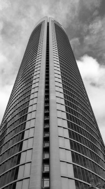 Madrid 'deki Paseo de la Castellana' daki PwCl Kulesi 'nin, dört kulenin mali kompleksinin manzarası. İspanya 'da