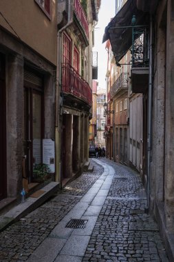 1 Nisan 2024, Portekiz, Porto 'nun tarihi merkezinde Barrio Do Barredo manzarası