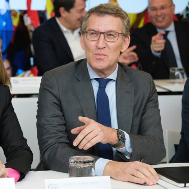 Partido Popüler 'den Alberto Nunez Feijoo PP Ulusal Yönetim Kurulu' nun Cenova Caddesi 'ndeki PP genel merkezinde 2 Nisan 2024' te İspanya 'nın başkenti Madrid' de yaptığı toplantıda.