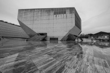 Mimar Rem Koolhaas 'ın Casa de Musica Konser Salonu' nun açılışı 3 Nisan 2024 'te Portekiz' de Porto 'da gerçekleşti..