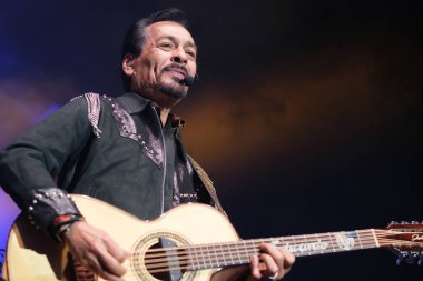 Los Tigres Del Norte müzik grubu 4 Nisan 2024 'te Madrid' deki WizCenter 'da konser verdi.