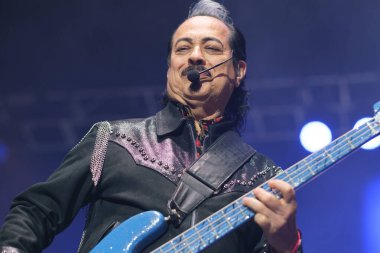 Los Tigres Del Norte müzik grubu 4 Nisan 2024 'te Madrid' deki WizCenter 'da konser verdi.