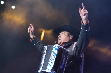 Los Tigres Del Norte müzik grubu 4 Nisan 2024 'te Madrid' deki WizCenter 'da konser verdi.