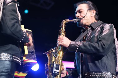 Los Tigres Del Norte müzik grubu 4 Nisan 2024 'te Madrid' deki WizCenter 'da konser verdi.