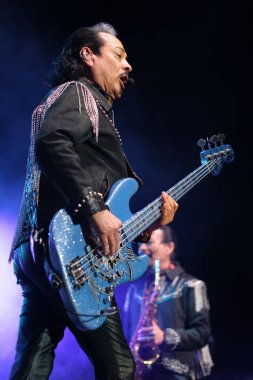 Los Tigres Del Norte müzik grubu 4 Nisan 2024 'te Madrid' deki WizCenter 'da konser verdi.