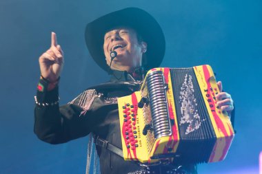 Los Tigres Del Norte müzik grubu 4 Nisan 2024 'te Madrid' deki WizCenter 'da konser verdi.