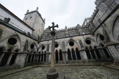 Porto Katedrali (Portekizce: 