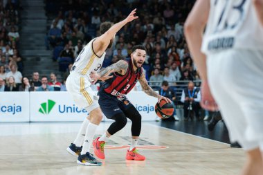Baskonia Vitoria takımından Chiozza Chris, Real Madrid ile Baskonia Vitoria Gasteiz arasında oynanan Türk Hava Yolları EuroLeague karşılaşması sırasında 5 Nisan 2024 tarihinde İspanya 'da WiZink Center' da oynanmıştır.
