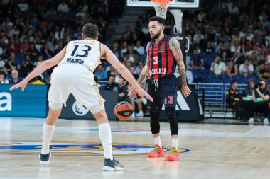 Baskonia Vitoria takımından Chiozza Chris, Real Madrid ile Baskonia Vitoria Gasteiz arasında oynanan Türk Hava Yolları EuroLeague karşılaşması sırasında 5 Nisan 2024 tarihinde İspanya 'da WiZink Center' da oynanmıştır.