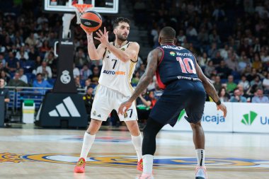 Real Madrid 'den Facundo Campazzo, Real Madrid ile Baskonia Vitoria Gasteiz arasında oynanan EuroLeague maçı sırasında 5 Nisan 2024 tarihinde İspanya' nın başkenti Madrid 'de oynanmıştır.
