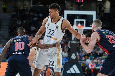 Real Madrid 'den Edy Tavares, Real Madrid ile Baskonia Vitoria Gasteiz arasında oynanan EuroLeague maçı sırasında 5 Nisan 2024 tarihinde İspanya' nın başkenti Madrid 'de oynanmıştır.