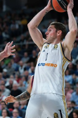 Real Madrid 'den Fabien Causeur, Real Madrid ile Baskonia Vitoria Gasteiz arasında oynanan EuroLeague maçı sırasında 5 Nisan 2024 tarihinde İspanya' nın başkenti Madrid 'de oynanmıştır.
