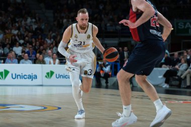 Real Madrid 'den Dzanan Musa, Real Madrid ile Baskonia Vitoria Gasteiz arasında oynanan EuroLeague karşılaşması sırasında 5 Nisan 2024 tarihinde Madrid' de WiZink Center 'da oynandı.