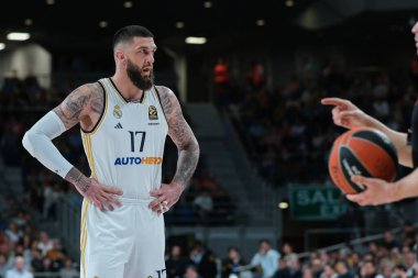 Real Madrid 'den Vincent Poirier, Real Madrid ile Baskonia Vitoria Gasteiz arasında oynanan EuroLeague karşılaşması sırasında 5 Nisan 2024 tarihinde İspanya' nın başkenti Madrid 'de oynanmıştır.