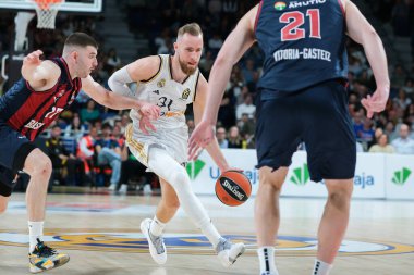Real Madrid 'den Dzanan Musa, Real Madrid ile Baskonia Vitoria Gasteiz arasında oynanan EuroLeague karşılaşması sırasında 5 Nisan 2024 tarihinde Madrid' de WiZink Center 'da oynandı.