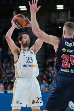 Real Madrid 'den Sergio Llull, Real Madrid ile Baskonia Vitoria Gasteiz arasında oynanan EuroLeague karşılaşması sırasında 5 Nisan 2024 tarihinde İspanya' nın başkenti Madrid 'de oynanmıştır.