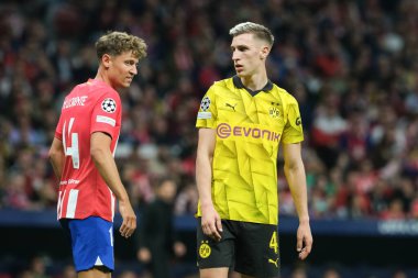 UEFA Şampiyonlar Ligi sırasında Borussia Dortmund 'dan Nico Schlotterbeck, Madrid' den Borussia Dortmund arasında, 10 Nisan 2024 'te Madrid İspanya' da Madrid Stadyumu 'nda. 