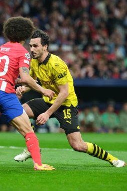 UEFA Şampiyonlar Ligi sırasında Borussia Dortmund 'un Mats Hummels' i, Madrid ve Borussia Dortmund arasında, 10 Nisan 2024 'te Madrid' de İspanya 'da kuruldu.. 