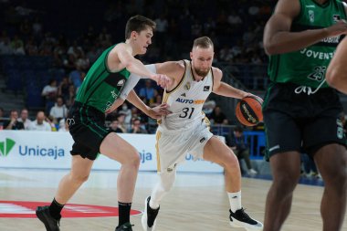 Real Madrid 'den Dzanan Musa ACB Liga Endesa Basketbol maçı sırasında Real Madrid ile Joventut Badalona arasında 14 Nisan 2024 tarihinde İspanya' nın başkenti Madrid 'de oynanan WiZink Center' da oynanmıştır..