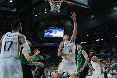 Real Madrid 'den Gabriel Deck, Real Madrid ile Joventut Badalona arasında oynanan ACB Liga Endesa basketbol maçı sırasında 14 Nisan 2024 tarihinde İspanya' nın başkenti Madrid 'de oynanmıştır..