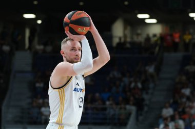 Real Madrid 'den Dzanan Musa ACB Liga Endesa Basketbol maçı sırasında Real Madrid ile Joventut Badalona arasında 14 Nisan 2024 tarihinde İspanya' nın başkenti Madrid 'de oynanan WiZink Center' da oynanmıştır..