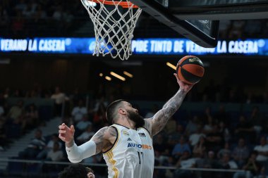 Real Madrid 'den Vincent Poirier, Real Madrid ile Joventut Badalona arasındaki ACB Liga Endesa basketbol maçı sırasında 14 Nisan 2024 tarihinde İspanya' nın başkenti Madrid 'de WiZink Center' da oynanmıştır..