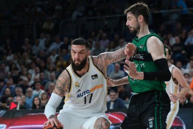 Real Madrid 'den Vincent Poirier, Real Madrid ile Joventut Badalona arasındaki ACB Liga Endesa basketbol maçı sırasında 14 Nisan 2024 tarihinde İspanya' nın başkenti Madrid 'de WiZink Center' da oynanmıştır..