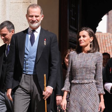 İspanya Kralı VI. Felipe ve İspanya Kraliçesi Letizia, 23 Nisan 2024 tarihinde İspanya 'nın Madrid kentinde bulunan Alcal de Henares Üniversitesi' nde verilen 