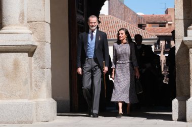 İspanya Kralı VI. Felipe ve İspanya Kraliçesi Letizia, 23 Nisan 2024 tarihinde İspanya 'nın Madrid kentinde bulunan Alcal de Henares Üniversitesi' nde verilen 