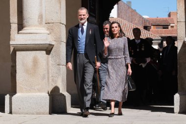 İspanya Kralı VI. Felipe ve İspanya Kraliçesi Letizia, 23 Nisan 2024 tarihinde İspanya 'nın Madrid kentinde bulunan Alcal de Henares Üniversitesi' nde verilen 