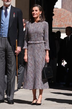 İspanya Kralı VI. Felipe ve İspanya Kraliçesi Letizia, 23 Nisan 2024 tarihinde İspanya 'nın Madrid kentinde bulunan Alcal de Henares Üniversitesi' nde verilen 