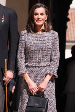 İspanya Kralı VI. Felipe ve İspanya Kraliçesi Letizia, 23 Nisan 2024 tarihinde İspanya 'nın Madrid kentinde bulunan Alcal de Henares Üniversitesi' nde verilen 
