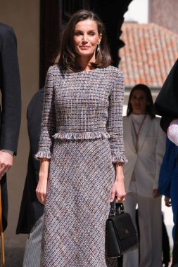 İspanya Kralı VI. Felipe ve İspanya Kraliçesi Letizia, 23 Nisan 2024 tarihinde İspanya 'nın Madrid kentinde bulunan Alcal de Henares Üniversitesi' nde verilen 