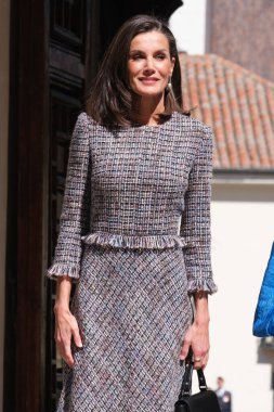 İspanya Kralı VI. Felipe ve İspanya Kraliçesi Letizia, 23 Nisan 2024 tarihinde İspanya 'nın Madrid kentinde bulunan Alcal de Henares Üniversitesi' nde verilen 