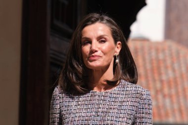 İspanya Kralı VI. Felipe ve İspanya Kraliçesi Letizia, 23 Nisan 2024 tarihinde İspanya 'nın Madrid kentinde bulunan Alcal de Henares Üniversitesi' nde verilen 