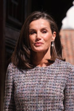 İspanya Kralı VI. Felipe ve İspanya Kraliçesi Letizia, 23 Nisan 2024 tarihinde İspanya 'nın Madrid kentinde bulunan Alcal de Henares Üniversitesi' nde verilen 