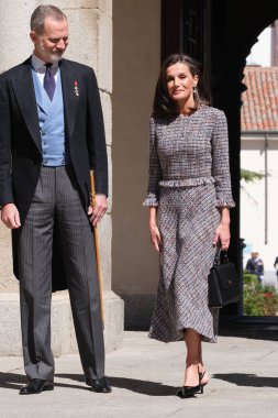İspanya Kralı VI. Felipe ve İspanya Kraliçesi Letizia, 23 Nisan 2024 tarihinde İspanya 'nın Madrid kentinde bulunan Alcal de Henares Üniversitesi' nde verilen 