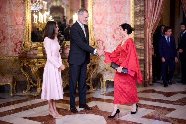  İspanya Kralı VI. Felipe, İspanya Kraliçesi Letizia, 24 Nisan 2024 tarihinde İspanya 'nın Madrid kentinde bulunan Kraliyet Sarayı' ndaki Edebiyat Dünyası Üyeleri için Öğle Yemeğine katılır.