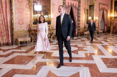  İspanya Kralı VI. Felipe, İspanya Kraliçesi Letizia, 24 Nisan 2024 tarihinde İspanya 'nın Madrid kentinde bulunan Kraliyet Sarayı' ndaki Edebiyat Dünyası Üyeleri için Öğle Yemeğine katılır.
