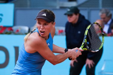 Danimarkalı Caroline Wozniacki, Mutua Madrid Açık 'ın ikinci gününde 24 Nisan 2024' te Madrid, İspanya 'da La Caja Magica' da oynanan karşılaşmada.